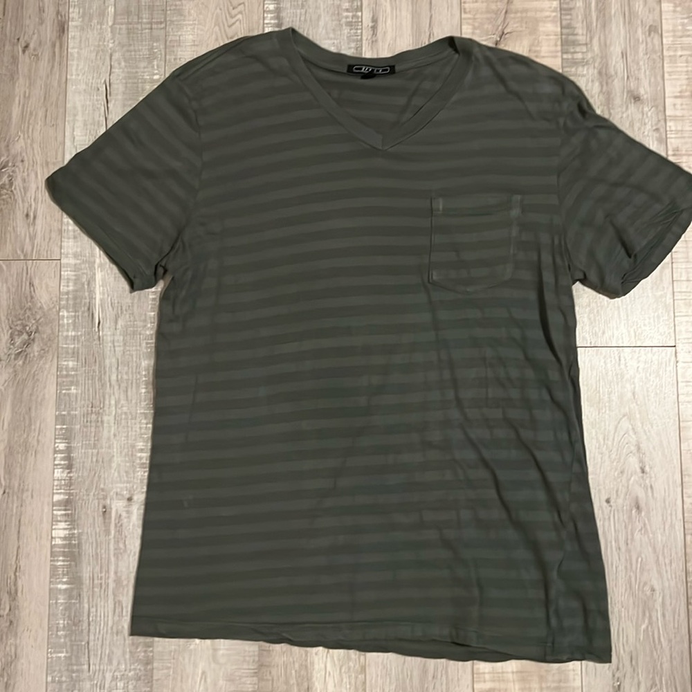 21 Men V Neck